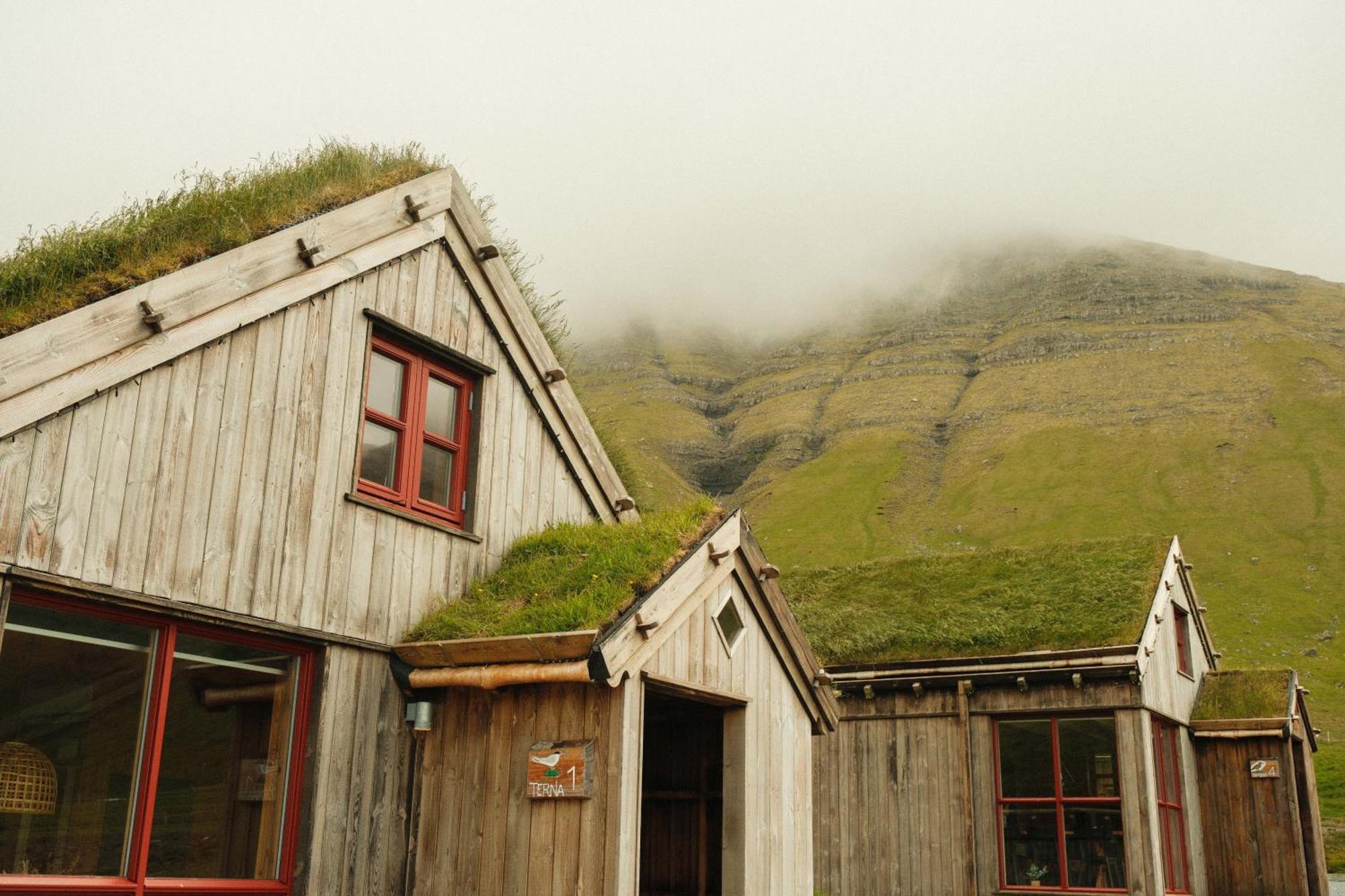 Mulafossur Cottages By Famous Waterfall In Gasadalur Luaran gambar
