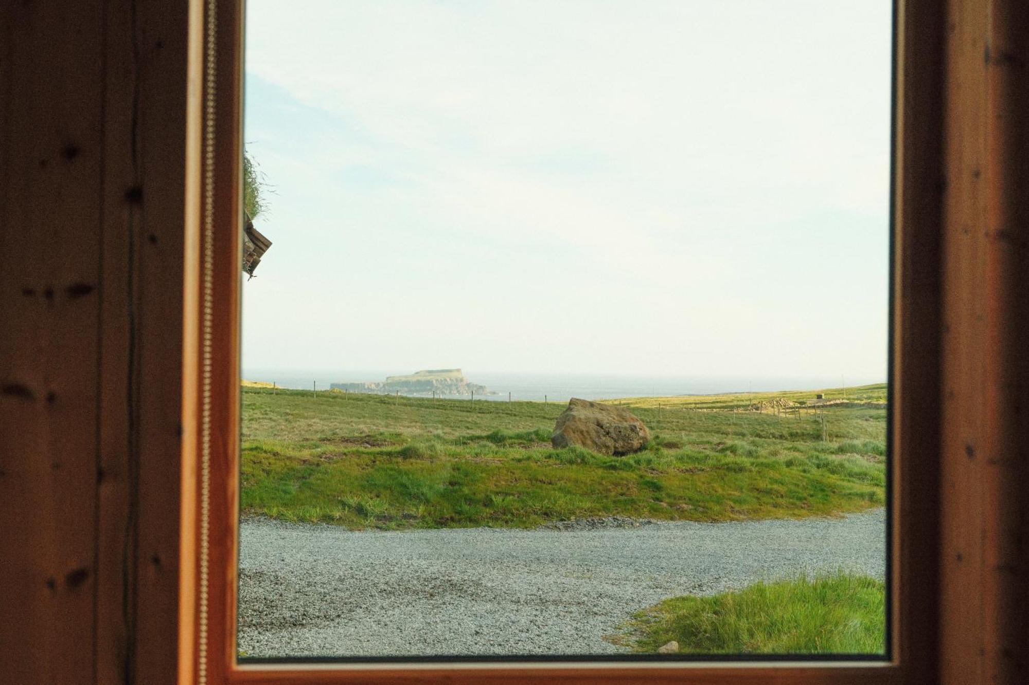 Mulafossur Cottages By Famous Waterfall In Gasadalur Luaran gambar