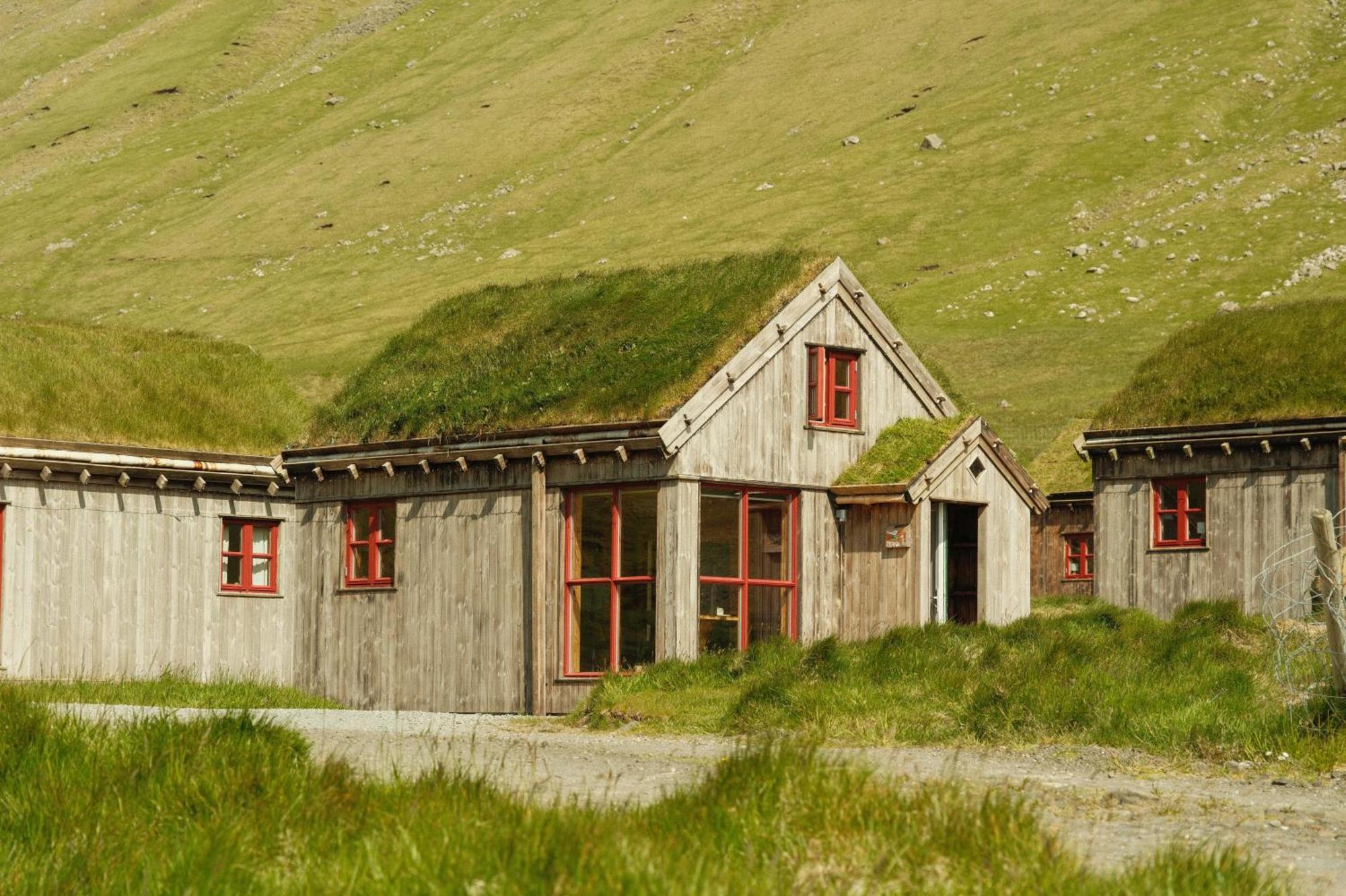 Mulafossur Cottages By Famous Waterfall In Gasadalur Luaran gambar